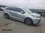 2022 Toyota Sienna LE с VIN 5TDKSKFC2NS042612, выставлен на аукционе Copart как лот 62808065 с пробегом 58 319 миль миль и Списание • Salvage title. История ставок и продаж доступна на DreamBid. Изображение 4.