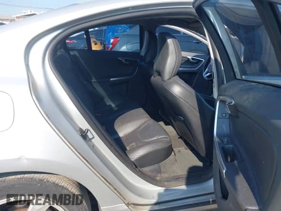 2012 Volvo S60 T5 с VIN YV1622FS2C2021170, выставлен на аукционе IAAI как лот 43240549 с пробегом 147 125 миль миль и . История ставок и продаж доступна на DreamBid. Изображение 8.