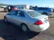 2006 Honda Accord LX z VIN 1HGCM56416A170980, wystawiony jako IAAI lot #43283364 z przebiegiem 198 336 mil mil oraz . Historia ofert i sprzedaży dostępna na DreamBid. Obrazek 3.