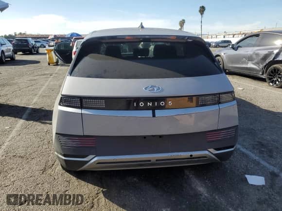 2023 Hyundai Ioniq 5 SE Standard Range z VIN KM8KM4AB9PU145704, wystawiony jako Copart lot #38784224 z przebiegiem Nie podano mil oraz . Historia ofert i sprzedaży dostępna na DreamBid. Obrazek 6.