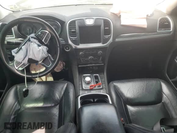 2019 Chrysler 300 Touring L с VIN 2C3CCAAG6KH651397, выставлен на аукционе Copart как лот 80622985 с пробегом Не указан миль и Списание • Salvage title. История ставок и продаж доступна на DreamBid. Изображение 8.