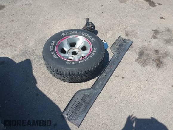 2002 Chevrolet Blazer LS с VIN 1GNCS18W92K177862, выставлен на аукционе IAAI как лот 42587989 с пробегом 207 236 миль миль и . История ставок и продаж доступна на DreamBid. Изображение 12.