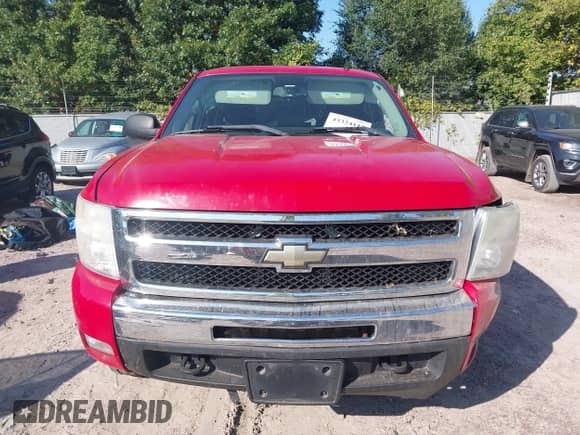 2011 Chevrolet Silverado 1500 LT z VIN 3GCPKSE33BG218147, wystawiony jako IAAI lot #43324112 z przebiegiem 83 575 mil mil oraz . Historia ofert i sprzedaży dostępna na DreamBid. Obrazek 12.
