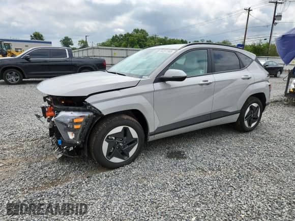 2025 Hyundai Kona SEL с VIN KM8HC3A65SU027183, выставлен на аукционе Copart как лот 64397365 с пробегом 4 114 миль миль и Списание • Salvage title. История ставок и продаж доступна на DreamBid. Изображение 1.