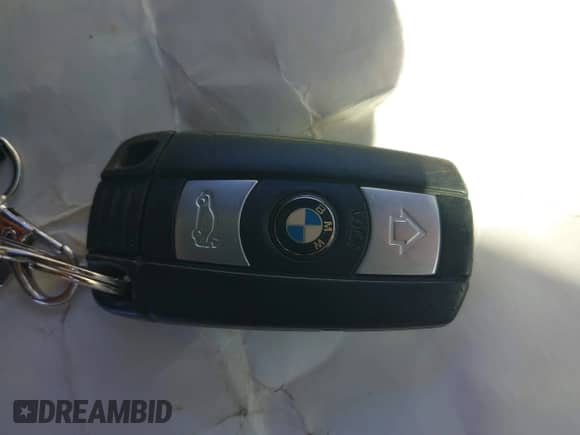 2011 BMW M3 z VIN WBSDX9C53BE783824, wystawiony jako IAAI lot #42284726 z przebiegiem 2 mil mil oraz . Historia ofert i sprzedaży dostępna na DreamBid. Obrazek 11.