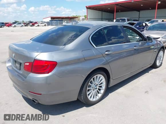2012 BMW 5 Series 535i xDrive с VIN WBAFU7C51CDU59532, выставлен на аукционе IAAI как лот 42966022 с пробегом 142 128 миль миль и . История ставок и продаж доступна на DreamBid. Изображение 4.