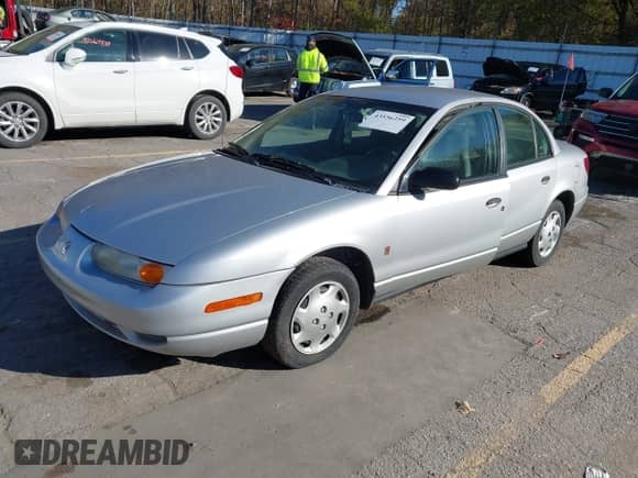 2002 Saturn SL z VIN 1G8ZG52812Z198597, wystawiony jako IAAI lot #43556259 z przebiegiem 140 782 mil mil oraz . Historia ofert i sprzedaży dostępna na DreamBid. Obrazek 2.