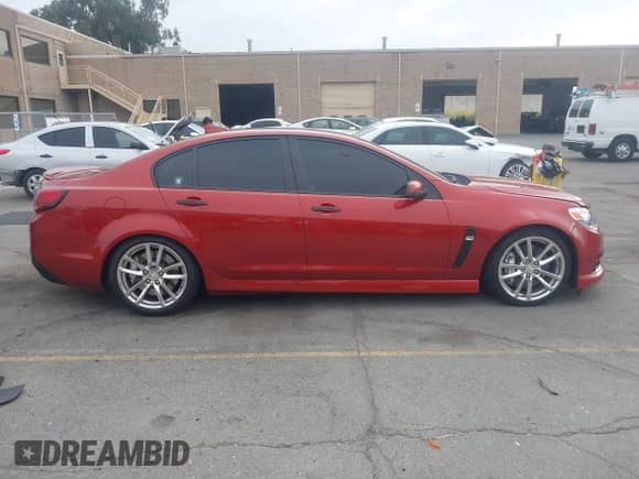 2015 Chevrolet SS z VIN 6G3F25RW3FL104047, wystawiony jako IAAI lot #42945745 z przebiegiem 68 889 mil mil oraz . Historia ofert i sprzedaży dostępna na DreamBid. Obrazek 14.