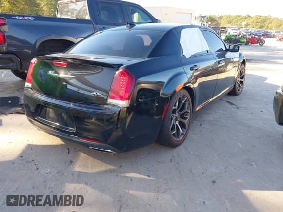 2017 Chrysler 300 S с VIN 2C3CCABG2HH607596, выставлен на аукционе IAAI как лот 40865097 с пробегом 89 582 миль миль и . История ставок и продаж доступна на DreamBid. Изображение 4.