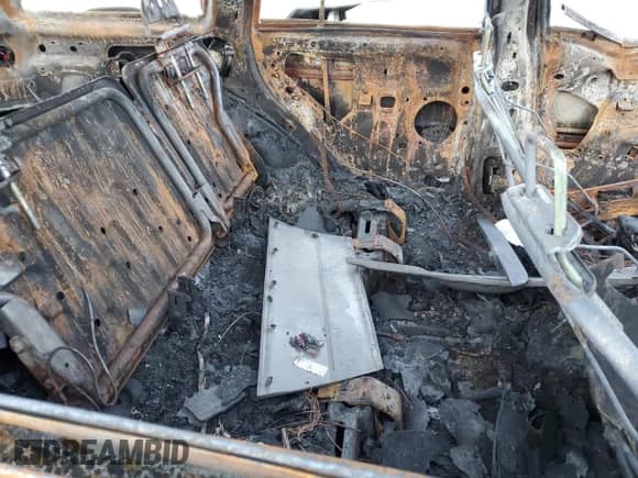 2002 Jeep Grand Cherokee с VIN 1J8GW38S72C159886, выставлен на аукционе Copart как лот 77765704 с пробегом Не указан миль и Списание • Salvage title. История ставок и продаж доступна на DreamBid. Изображение 11.