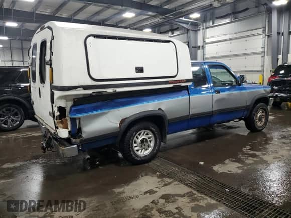 1993 Dodge Dakota z VIN 1B7GG23Y4PS113617, wystawiony jako Copart lot #57814965 z przebiegiem 240 124 mil mil oraz Szkoda całkowita • Salvage title. Historia ofert i sprzedaży dostępna na DreamBid. Obrazek 3.