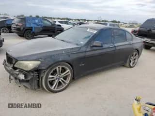 2010 BMW 7 Series 750i z VIN WBAKA8C56ACY35643, wystawiony jako Copart lot #76809904 z przebiegiem 144 292 mil mil oraz Szkoda całkowita • Salvage title. Historia ofert i sprzedaży dostępna na DreamBid. Obrazek 1.