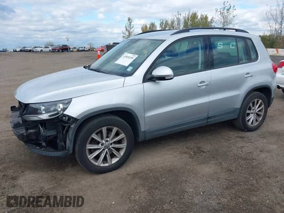 2017 Volkswagen Tiguan S с VIN WVGBV7AX3HK053284, выставлен на аукционе IAAI как лот 43509259 с пробегом 29 389 миль миль и . История ставок и продаж доступна на DreamBid. Изображение 2.