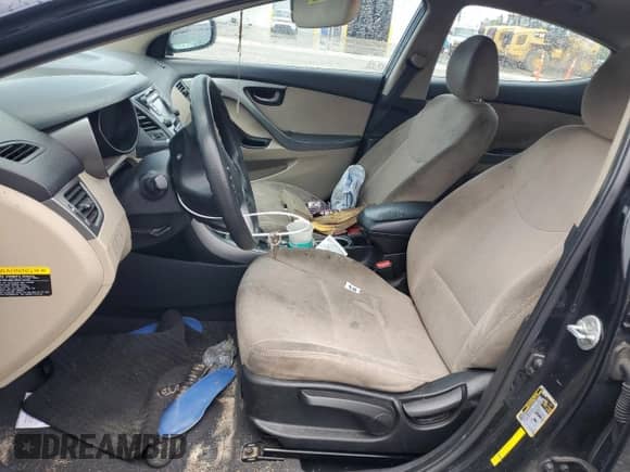 2014 Hyundai Elantra SE с VIN 5NPDH4AE9EH461865, выставлен на аукционе Copart как лот 82299705 с пробегом 289 713 миль миль и Списание • Salvage title. История ставок и продаж доступна на DreamBid. Изображение 7.