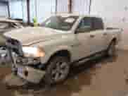 2014 Ram 1500 Big Horn z VIN 1C6RR7LT2ES365908, wystawiony jako IAAI lot #41333305 z przebiegiem 157 623 mil mil oraz . Historia ofert i sprzedaży dostępna na DreamBid. Obrazek 17.