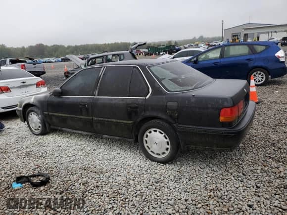 1993 Honda Accord with VIN 1HGCB7576PA068752, listed as a Copart auction lot 89783745 with 293,262 mi miles and Clean title. Bid and sale history available at DreamBid. Image 2.