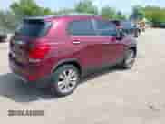 2017 Chevrolet Trax Premier z VIN 3GNCJRSB5HL148793, wystawiony jako IAAI lot #42405177 z przebiegiem 108 474 mil mil oraz . Historia ofert i sprzedaży dostępna na DreamBid. Obrazek 4.