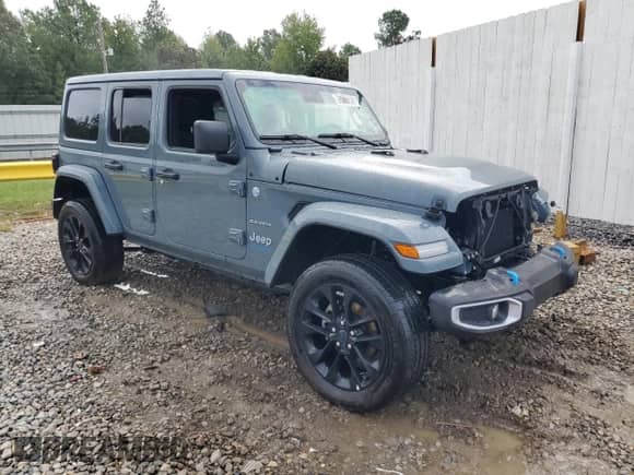 2024 Jeep Wrangler Sahara with VIN 1C4RJXP60RW270265, listed as a Copart auction lot 85717085 with 29,088 mi miles and Clean title. Bid and sale history available at DreamBid. Image 4.
