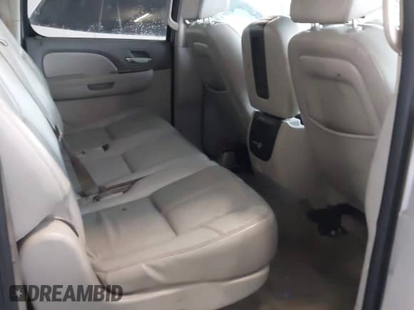 2007 Chevrolet Suburban LS with VIN 1GNFC16067J219667, listed as a IAAI auction lot 41900333 with Not provided miles and . Bid and sale history available at DreamBid. Image 8.