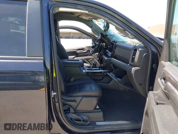 2022 Chevrolet Silverado 1500 RST with VIN 1GCUDEET2NZ520287, listed as a IAAI auction lot 42255608 with 37,264 mi miles and . Bid and sale history available at DreamBid. Image 5.