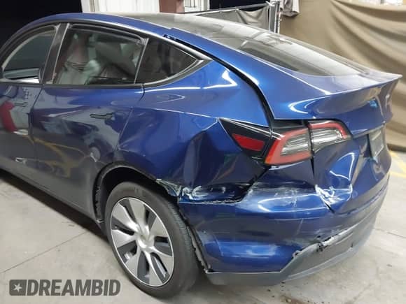 2023 Tesla Model Y Long Range с VIN 7SAYGDEE1PF592002, выставлен на аукционе IAAI как лот 43035517 с пробегом Не указан миль и . История ставок и продаж доступна на DreamBid. Изображение 6.