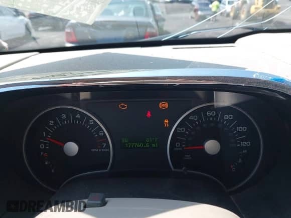 2006 Ford Explorer XLT z VIN 1FMEU73846ZA14049, wystawiony jako IAAI lot #42712449 z przebiegiem 177 760 mil mil oraz . Historia ofert i sprzedaży dostępna na DreamBid. Obrazek 7.