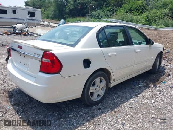 2005 Chevrolet Malibu LT z VIN 1G1ZU54845F183344, wystawiony jako IAAI lot #42811335 z przebiegiem 131 788 mil mil oraz . Historia ofert i sprzedaży dostępna na DreamBid. Obrazek 4.
