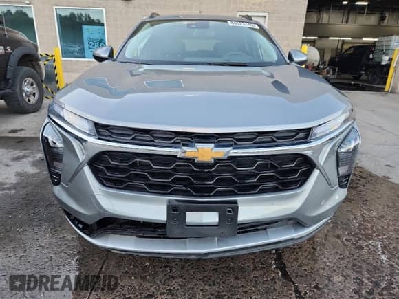 2025 Chevrolet Trax LT with VIN KL77LHEP7SC120547, listed as a Copart auction lot 84523145 with 6,524 mi miles and Salvage title. Bid and sale history available at DreamBid. Image 5.