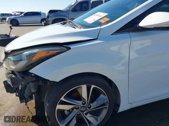 2016 Hyundai Elantra SE z VIN 5NPDH4AE2GH734504, wystawiony jako IAAI lot #43103164 z przebiegiem Nie podano mil oraz . Historia ofert i sprzedaży dostępna na DreamBid. Obrazek 18.