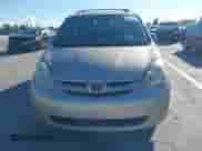 2008 Toyota Sienna XLE z VIN 5TDZK22C18S141253, wystawiony jako IAAI lot #43527112 z przebiegiem 208 796 mil mil oraz . Historia ofert i sprzedaży dostępna na DreamBid. Obrazek 12.