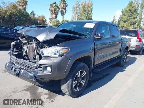 2017 Toyota Tacoma SR5 with VIN 5TFCZ5ANXHX081201, listed as a IAAI auction lot 43354371 with 83,668 mi miles and . Bid and sale history available at DreamBid. Image 18.