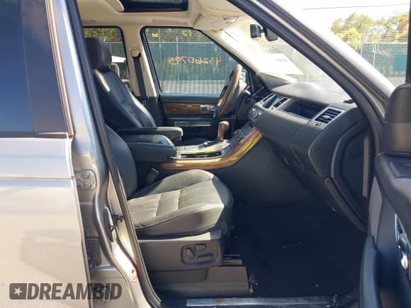 2013 Land Rover Range Rover Sport HSE Lux z VIN SALSK2D4XDA806271, wystawiony jako IAAI lot #43260795 z przebiegiem 101 452 mil mil oraz . Historia ofert i sprzedaży dostępna na DreamBid. Obrazek 5.