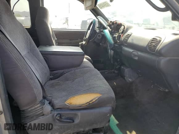 1999 Dodge 3500 z VIN 1B7MF3360XJ604685, wystawiony jako Copart lot #65044415 z przebiegiem 319 634 mil mil oraz Szkoda całkowita • Salvage title. Historia ofert i sprzedaży dostępna na DreamBid. Obrazek 10.