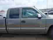 2002 Chevrolet Silverado 1500 LS z VIN 2GCEC19T921110469, wystawiony jako IAAI lot #39912012 z przebiegiem 288 705 mil mil oraz . Historia ofert i sprzedaży dostępna na DreamBid. Obrazek 14.