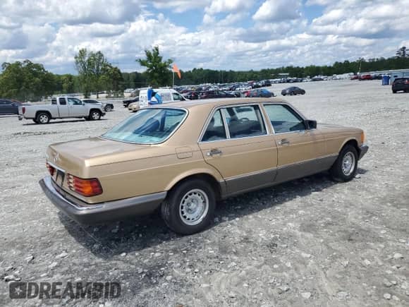 1982 Mercedes-Benz 380 с VIN WDBCA33A2CB029426, выставлен на аукционе Copart как лот 56716845 с пробегом 80 627 миль миль и Чистый • Clean title. История ставок и продаж доступна на DreamBid. Изображение 3.
