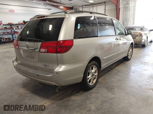 2004 Toyota Sienna XLE z VIN 5TDBA22C14S028367, wystawiony jako IAAI lot #43364798 z przebiegiem 268 857 mil mil oraz . Historia ofert i sprzedaży dostępna na DreamBid. Obrazek 4.