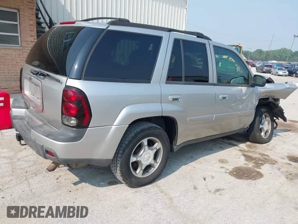 2005 Chevrolet TrailBlazer LT с VIN 1GNDS13SX52355663, выставлен на аукционе IAAI как лот 42886769 с пробегом 138 099 миль миль и . История ставок и продаж доступна на DreamBid. Изображение 4.