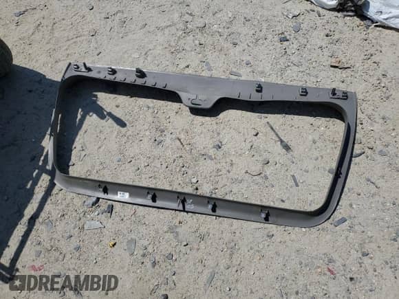 2006 Chevrolet Suburban LS z VIN 1GNFK16Z76J170074, wystawiony jako Copart lot #61898635 z przebiegiem 284 436 mil mil oraz Szkoda całkowita • Salvage title. Historia ofert i sprzedaży dostępna na DreamBid. Obrazek 13.