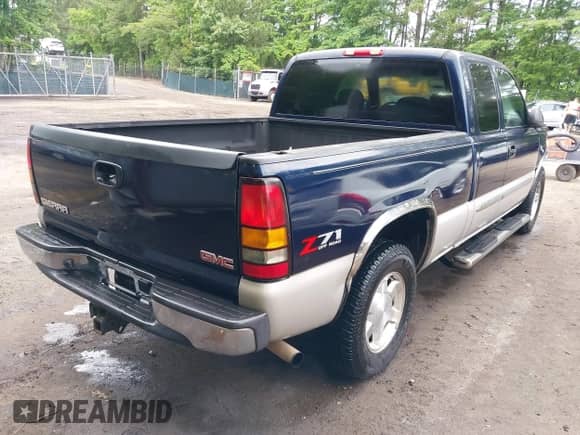 2005 GMC Sierra 1500 SLE with VIN 1GTEK19B25Z157848, listed as a IAAI auction lot 42333667 with 302,758 mi miles and . Bid and sale history available at DreamBid. Image 4.