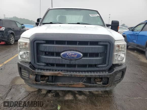 2013 Ford F-250 XL z VIN 1FT7X2A66DEB52530, wystawiony jako Copart lot #59683575 z przebiegiem 154 723 mil mil oraz Czysty tytuł • Clean title. Historia ofert i sprzedaży dostępna na DreamBid. Obrazek 5.