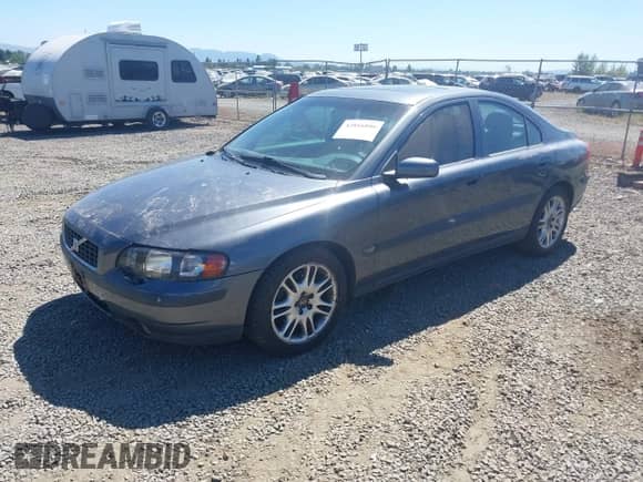 2004 Volvo S60 с VIN YV1RS59V842403435, выставлен на аукционе IAAI как лот 42816806 с пробегом 180 983 миль миль и . История ставок и продаж доступна на DreamBid. Изображение 2.