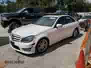 2013 Mercedes-Benz C 300 Sport z VIN WDDGF8AB3DR243675, wystawiony jako Copart lot #85148765 z przebiegiem 49 312 mil mil oraz Szkoda całkowita • Salvage title. Historia ofert i sprzedaży dostępna na DreamBid. Obrazek 1.