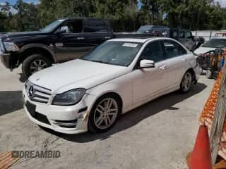 2013 Mercedes-Benz C 300 Sport с VIN WDDGF8AB3DR243675, выставлен на аукционе Copart как лот 85148765 с пробегом 49 312 миль миль и Списание • Salvage title. История ставок и продаж доступна на DreamBid. Изображение 1.