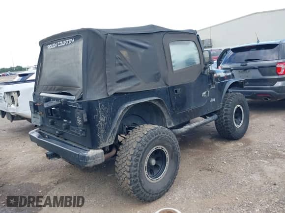 2002 Jeep Wrangler X z VIN 1J4FA39S82P750358, wystawiony jako IAAI lot #42678447 z przebiegiem 263 451 mil mil oraz . Historia ofert i sprzedaży dostępna na DreamBid. Obrazek 4.
