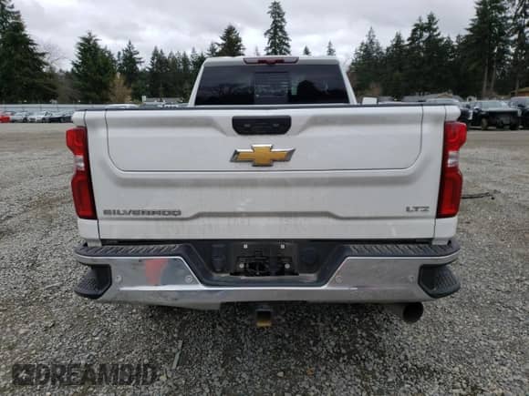 2024 Chevrolet Silverado 3500HD LTZ z VIN 1GC4YUEY6RF324547, wystawiony jako Copart lot #47469565 z przebiegiem 14 958 mil mil oraz Szkoda całkowita • Salvage title. Historia ofert i sprzedaży dostępna na DreamBid. Obrazek 6.