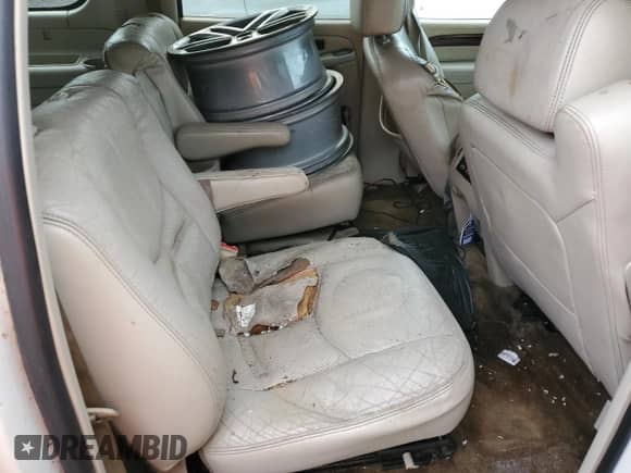 2005 Cadillac Escalade ESV with VIN 3GYFK66N65G191995, listed as a Copart auction lot 82740205 with 230,976 mi miles and Clean title. Bid and sale history available at DreamBid. Image 10.