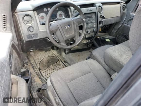 2010 Ford F-150 XL с VIN 1FTMF1C82AKA36494, выставлен на аукционе Copart как лот 55940235 с пробегом 206 893 миль миль и Списание • Salvage title. История ставок и продаж доступна на DreamBid. Изображение 8.