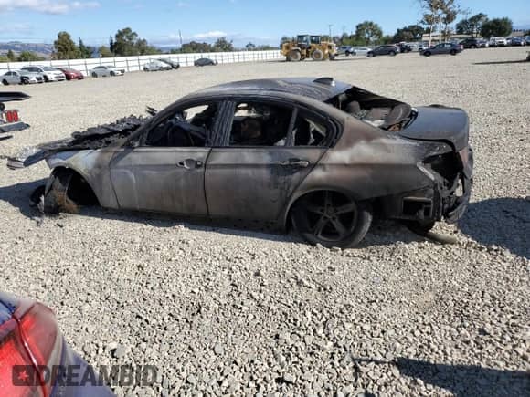 2013 BMW 3 Series 320i с VIN WBA3B1C57DK128604, выставлен на аукционе Copart как лот 80315955 с пробегом Не указан миль и На запчасти • Non repairable. История ставок и продаж доступна на DreamBid. Изображение 2.