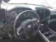 2021 Ram 1500 Laramie z VIN 1C6SRFJT8MN823706, wystawiony jako IAAI lot #42841468 z przebiegiem 140 702 mil mil oraz . Historia ofert i sprzedaży dostępna na DreamBid. Obrazek 6.