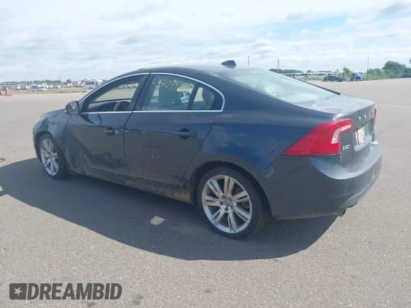 2012 Volvo S60 T6 с VIN YV1902FH8C2103783, выставлен на аукционе IAAI как лот 43109988 с пробегом 177 042 миль миль и . История ставок и продаж доступна на DreamBid. Изображение 3.